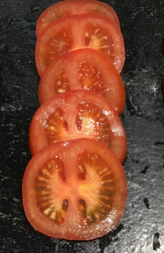tomatoes corectly sliced
